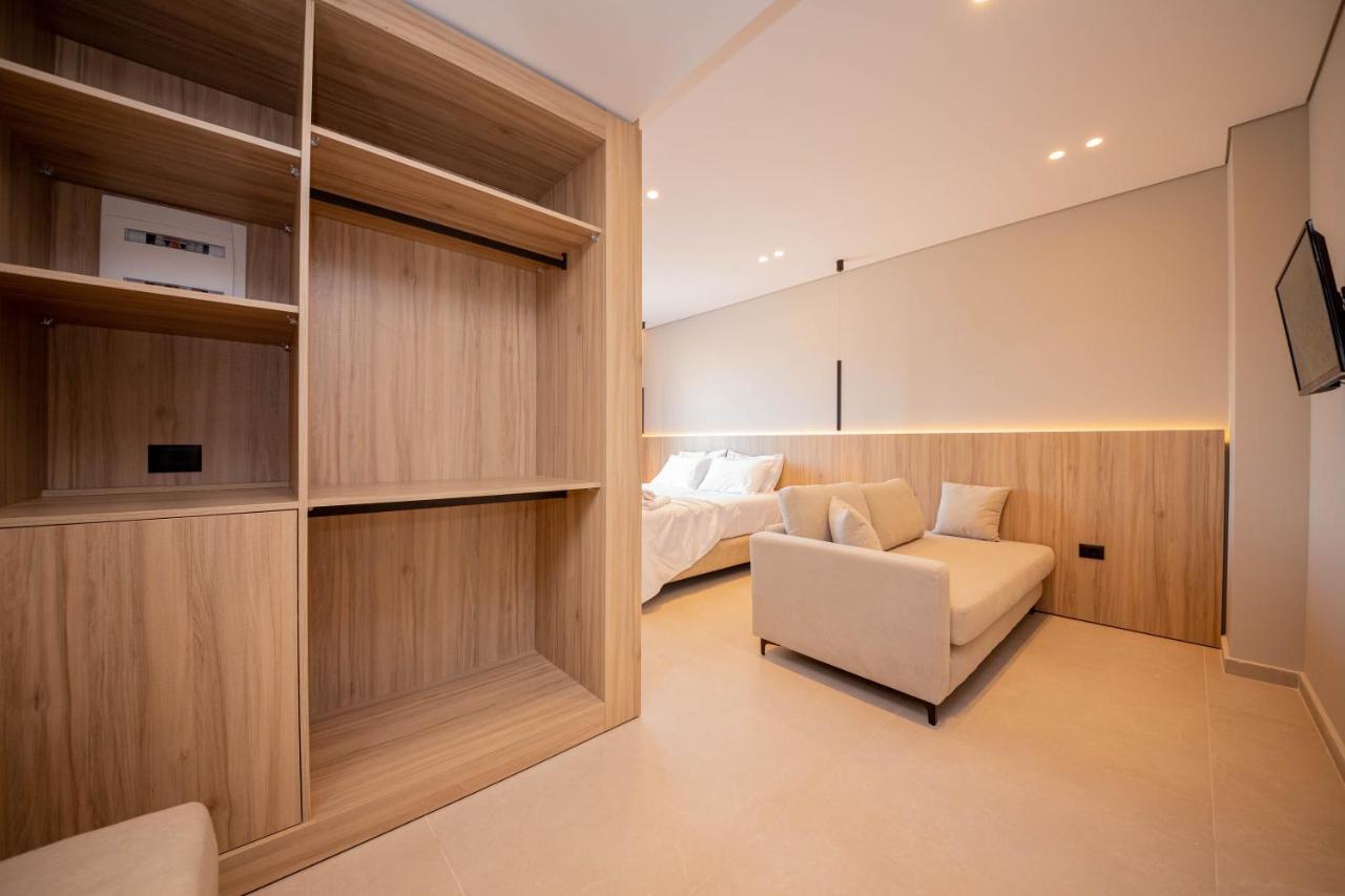 Hotel Portanova Sarandë 外观 照片
