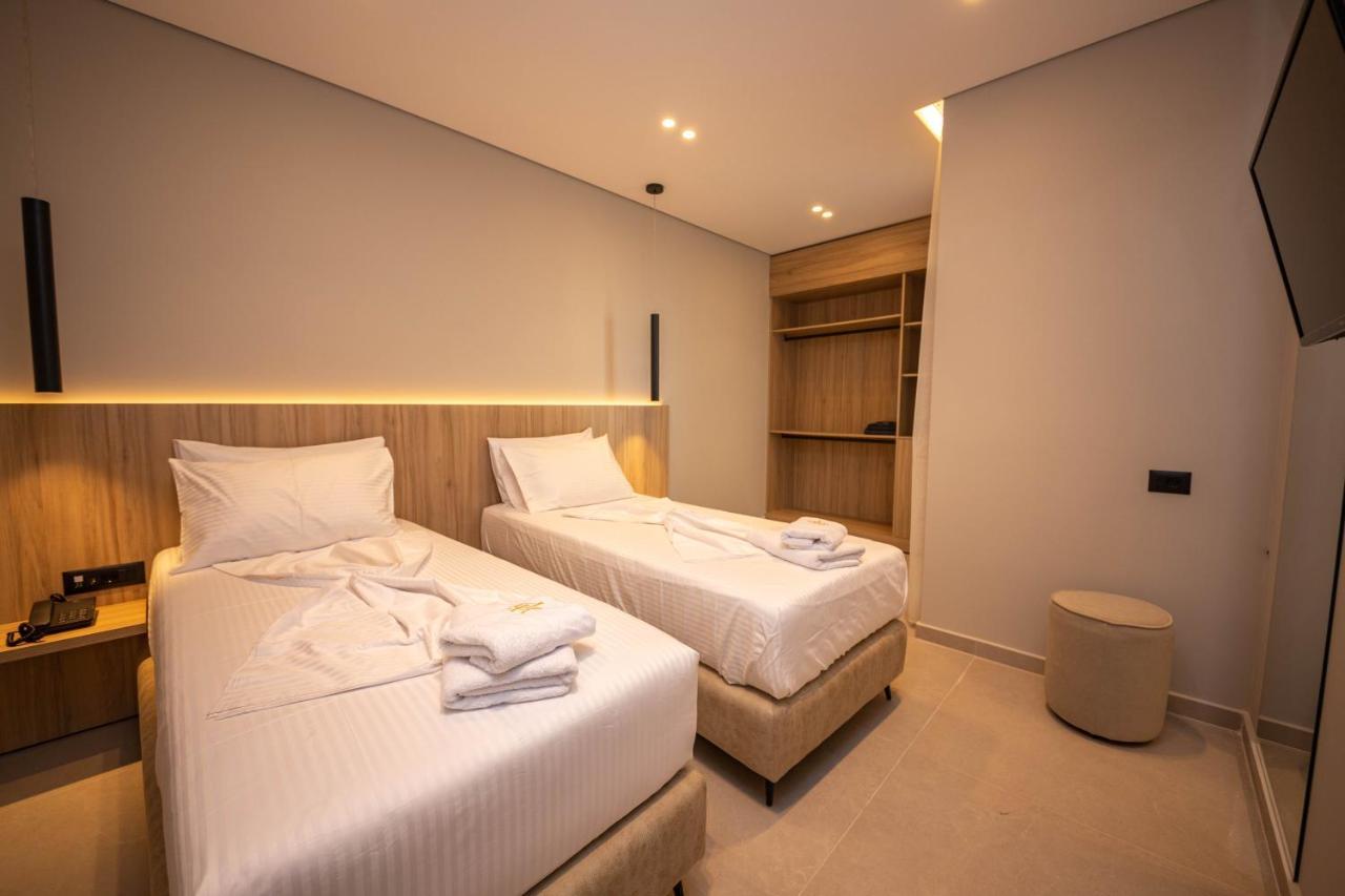Hotel Portanova Sarandë 外观 照片