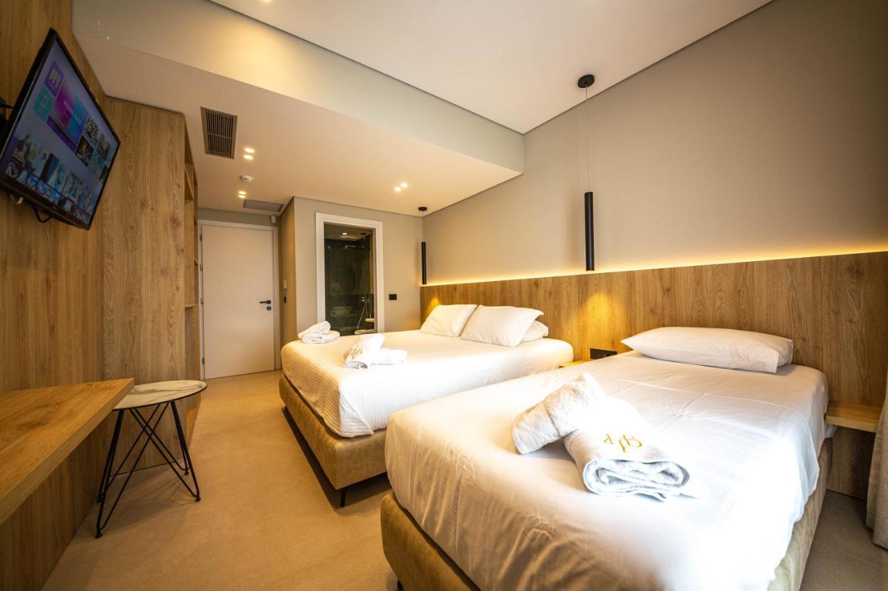 Hotel Portanova Sarandë 外观 照片