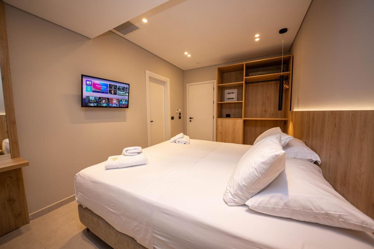 Hotel Portanova Sarandë 外观 照片